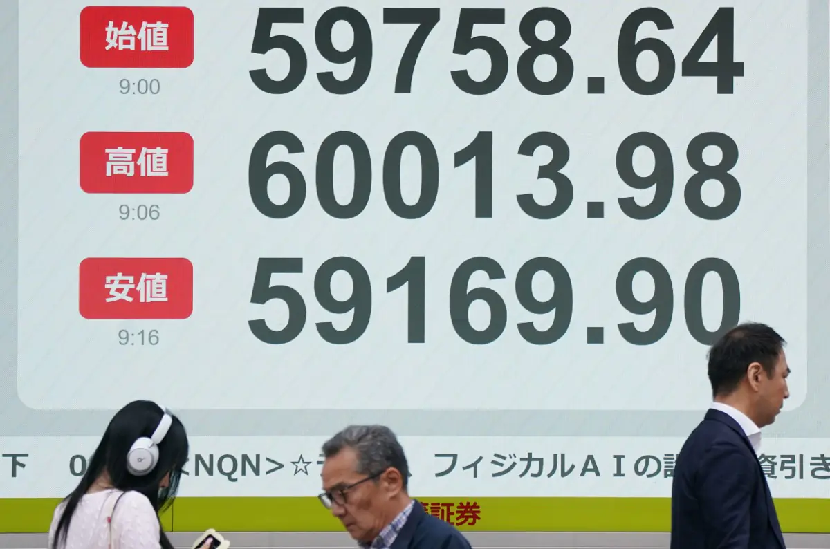 Un panel electrónico de cotizaciones muestra el precio de apertura de la Bolsa de Tokio/AFP