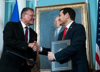 Maros Sefcovic y Marco Rubio sellan el acuerdo/AFP