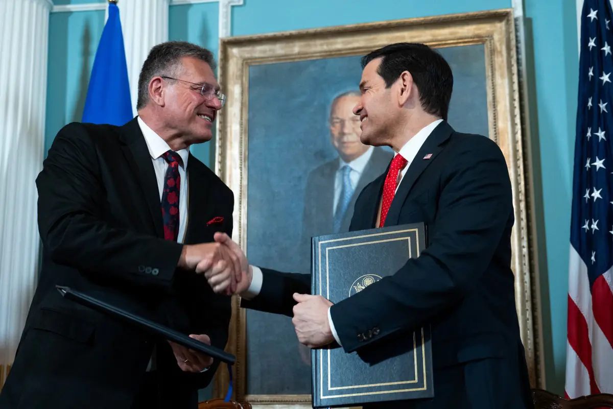 Maros Sefcovic y Marco Rubio sellan el acuerdo/AFP
