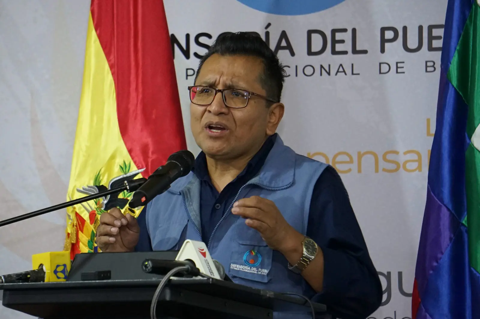 Defensor cuestiona ‘gestión de conflictos’ y pide claridad al Gobierno