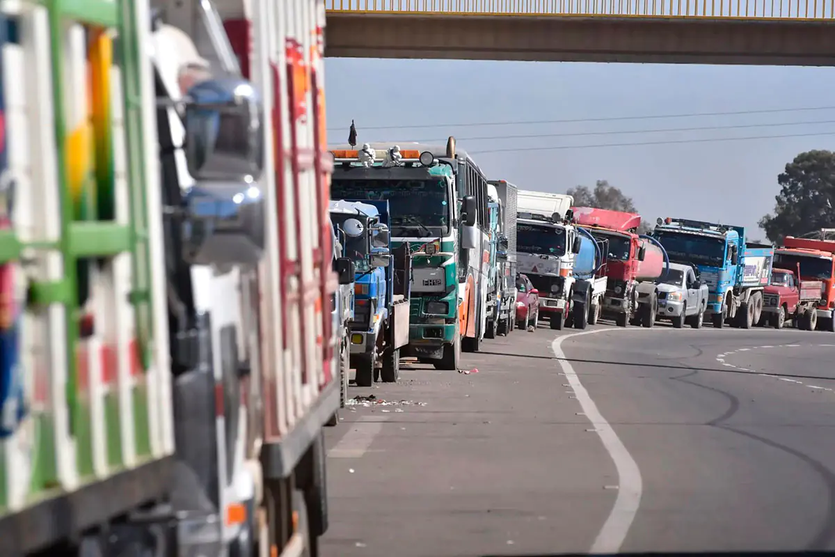 Transportistas desconocen acuerdo con YPFB y cuestionan levantamiento de bloqueos