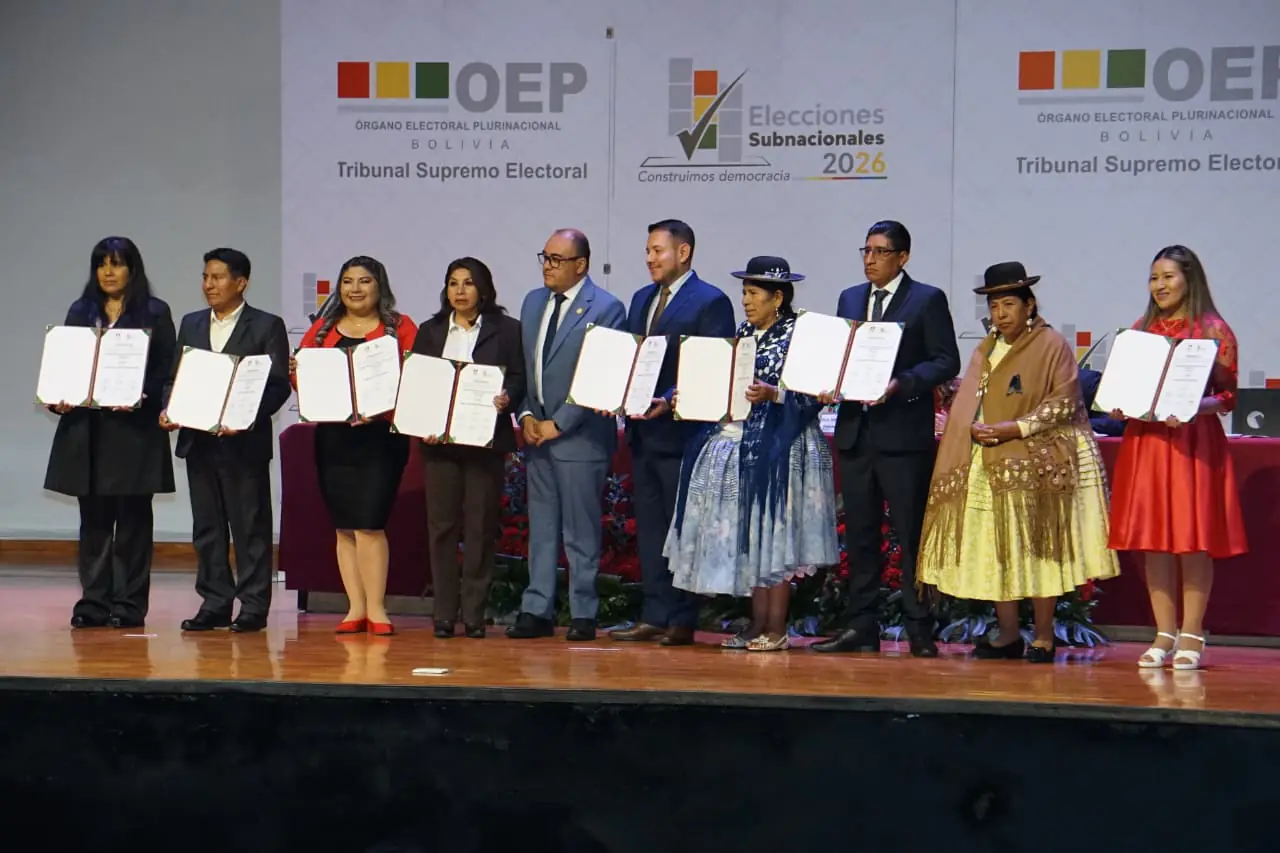 TSE entrega credenciales a autoridades electas y cierra ciclo electoral