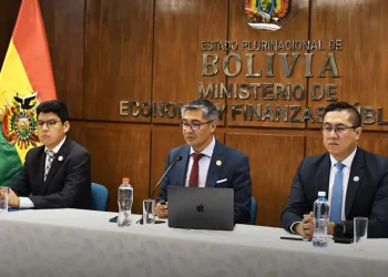 Gobierno destaca reducción del déficit y estabilidad económica en 120 días de gestión
