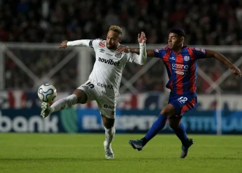 San Lorenzo sigue frenando al Santos de Neymar 