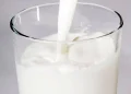 Gobierno apunta a elevar consumo per cápita de leche de 69 a 100 litros