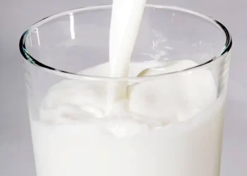 Gobierno apunta a elevar consumo per cápita de leche de 69 a 100 litros