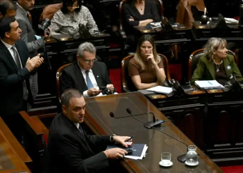 Manuel Adorni realizó u8na exposición en el Congreso/AFP
