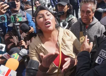Evistas generan altercado en plaza Murillo en defensa de la gestión de Morales