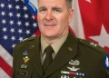 Visita: General de EEUU apunta a fortalecer la cooperación militar