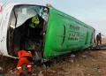 El bus siniestardo en la carretera Oruro - Pisiga. FOTO: Fiscalía de Oruro