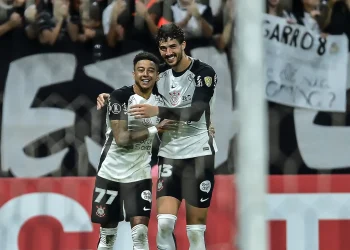 Corinthians con paso perfecto en la Libertadores a costa de Peñarol