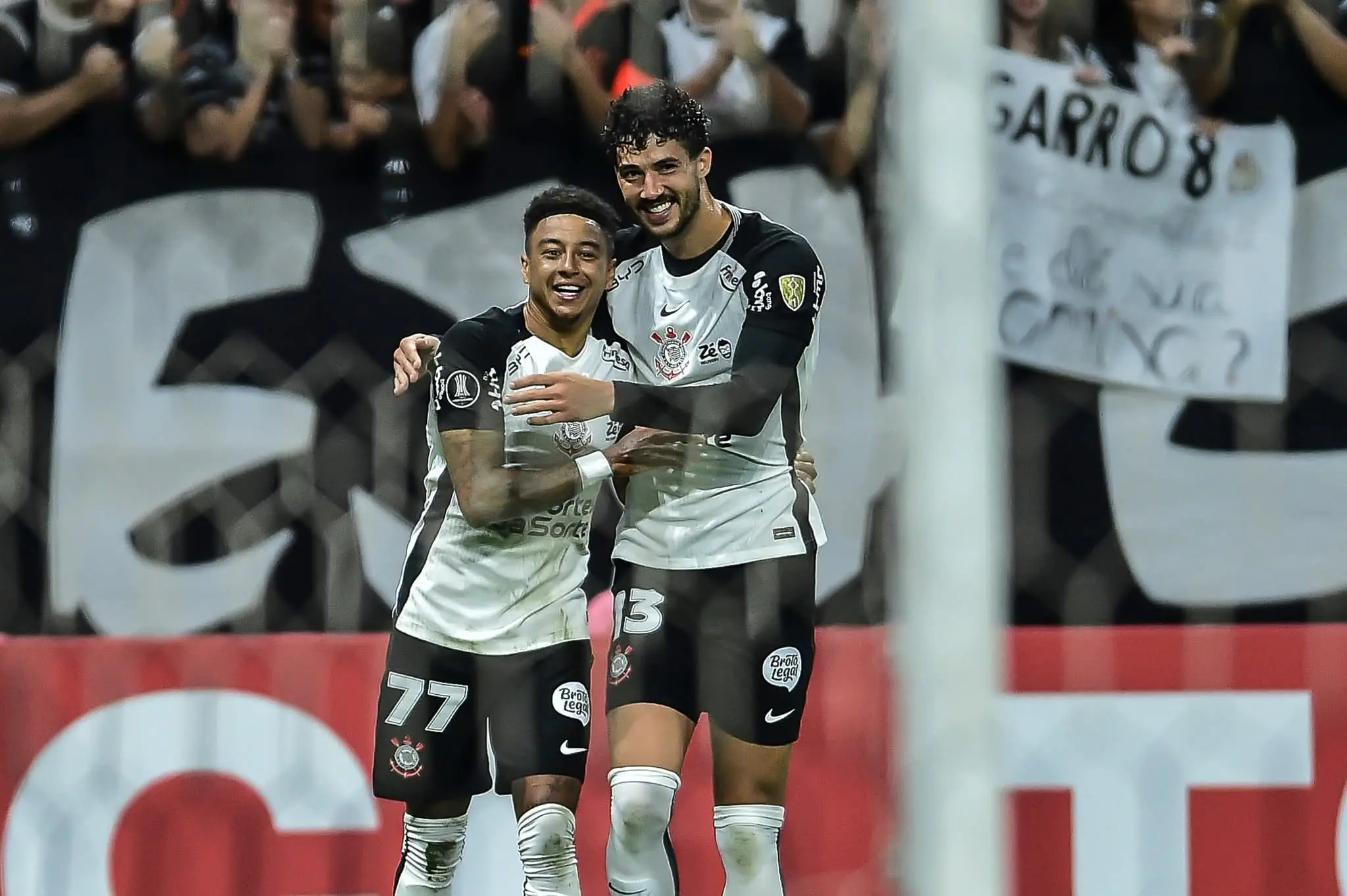 Corinthians con paso perfecto en la Libertadores a costa de Peñarol