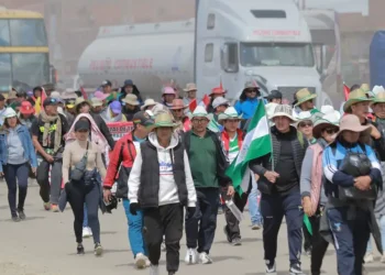 Bolivia celebra el 1 de mayo en medio de protestas, cabildo y llamado a encuentro