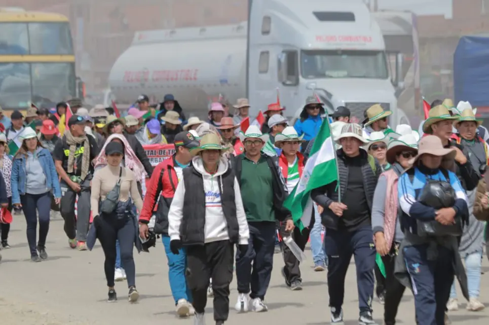 Bolivia celebra el 1 de mayo en medio de protestas, cabildo y llamado a encuentro