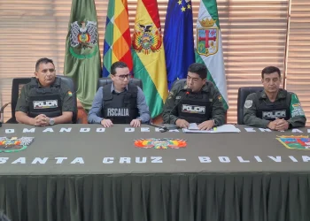El comandante de la Policía de Santa Cruz estuvo acompañado del fiscal departamental/Policía Boliviana