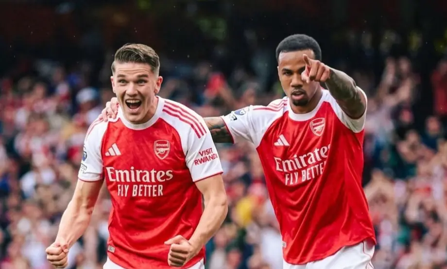 Arsenal golea al Fulham y se distancia a seis puntos del City