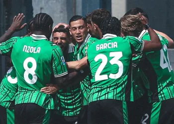 El AC Milan cae en Sassuolo, el Inter acaricia el Scudetto