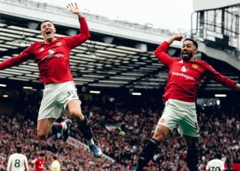 Manchester United gana al Liverpool y regresa a Liga de Campones