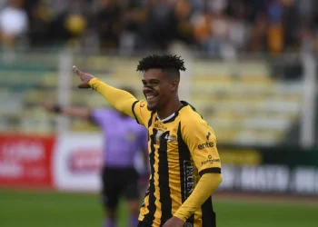 The Strongest remonta, gana 3-1 a ABB y es líder con Always Ready