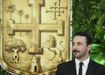 Velasco es posesionado en la Gobernación de Santa Cruz y anuncia reestructuración