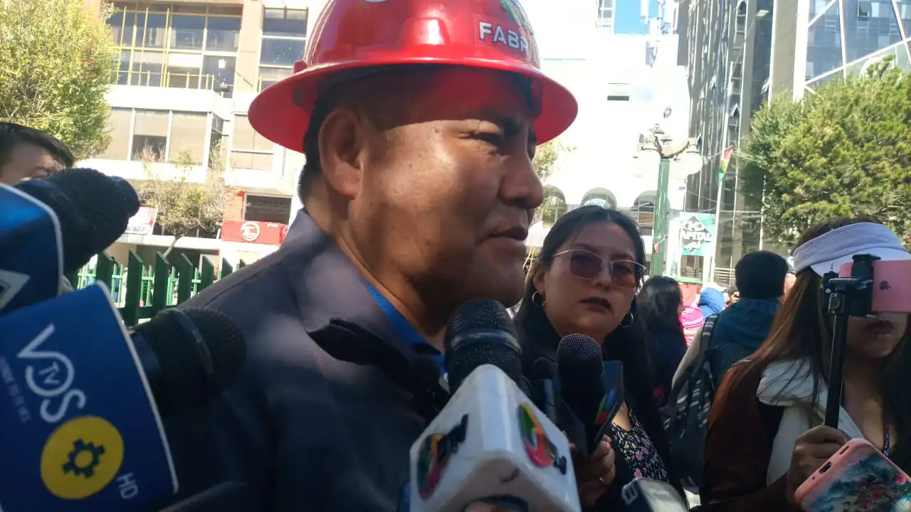 Fabriles acatarán el paro indefinido y advierten con paralizar el aparato productivo