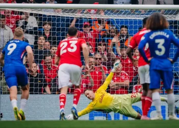 El Chelsea sigue en caída libre ante el Forest con su sexta derrota