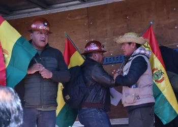COB recibe a marcha indígena que exige anulación de ley de tierras