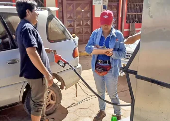 La primera cisterna móvil de YPFB llega al Beni y comercializa 24.000 litros de gasolina