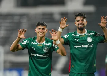 Palmeiras vence 2-0 a Cristal y asume liderato del Grupo F