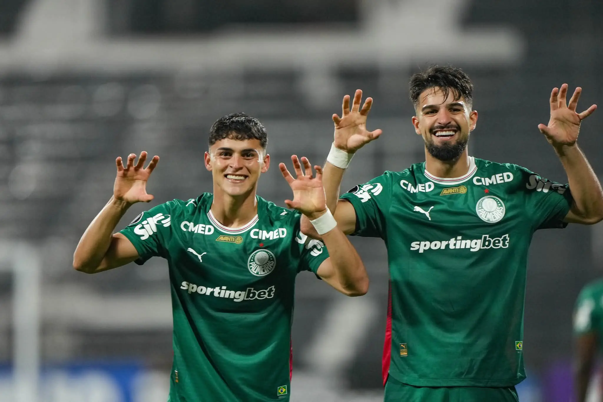 Palmeiras vence 2-0 a Cristal y asume liderato del Grupo F