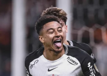 Corinthians a sellar su clasificación con el inglés Lingard