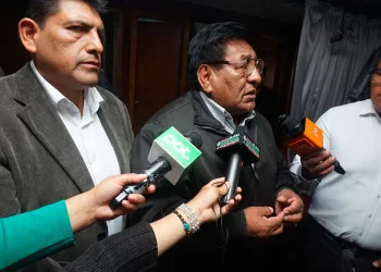 Choferes postergan la reunión para el miércoles y alertan sobre más medidas de presión