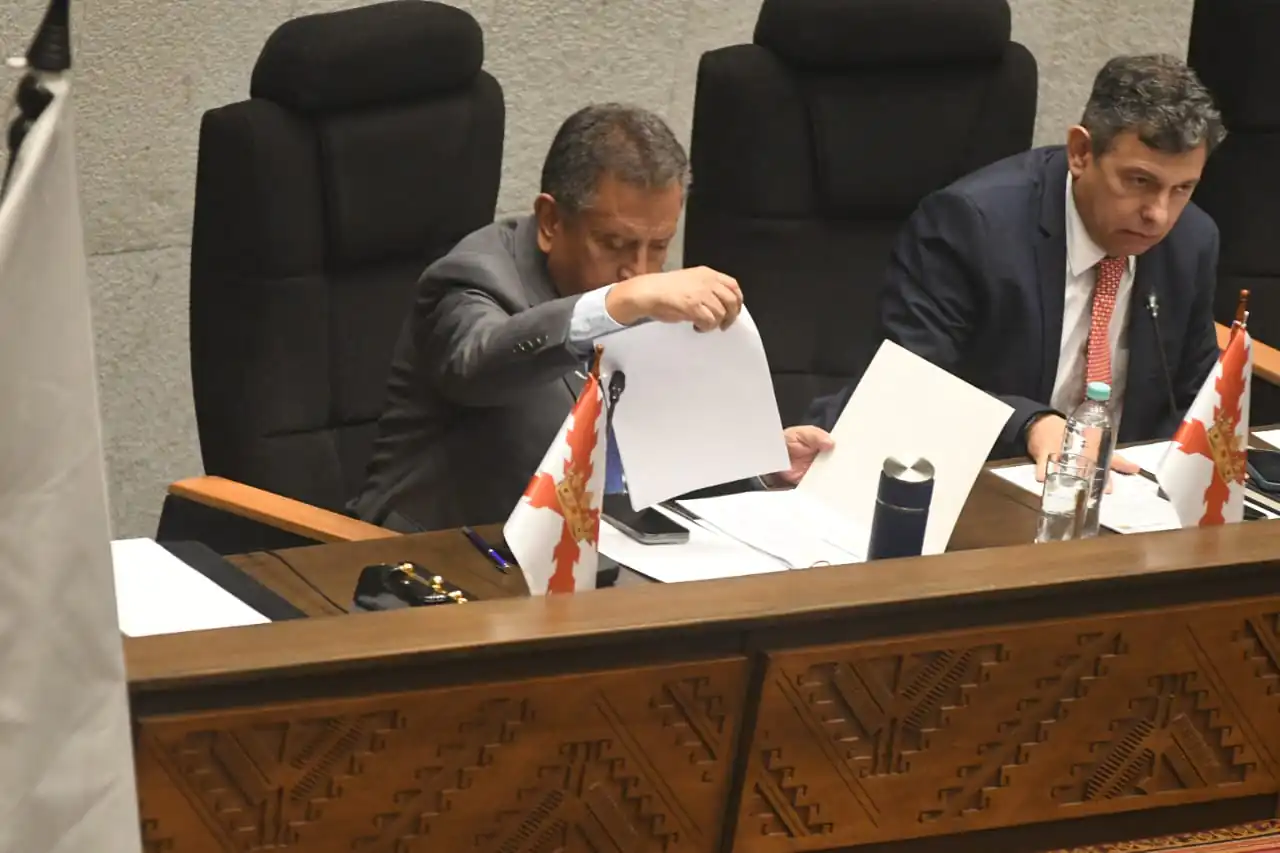 Ávila defiende a Oviedo y afirma que la interpelación apuntó a temas que competen a la Fiscalía