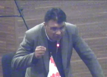 Condori dice que la Asamblea ‘no tiene norte’ y acusa a legisladores de ‘estar enamorados de Evo’