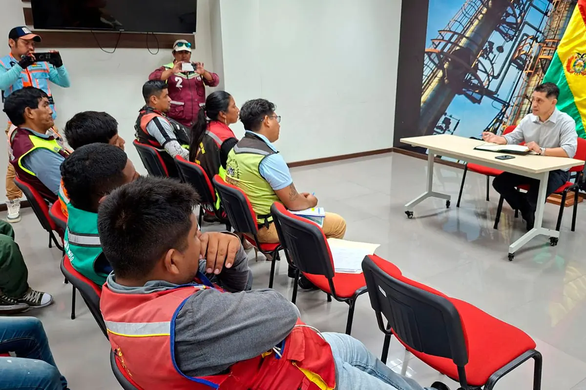 YPFB logra acuerdo con mototaxistas y desactiva bloqueos en Santa Cruz
