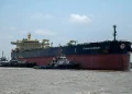 El petrolero Ithaki Warrior, con bandera griega/AFP