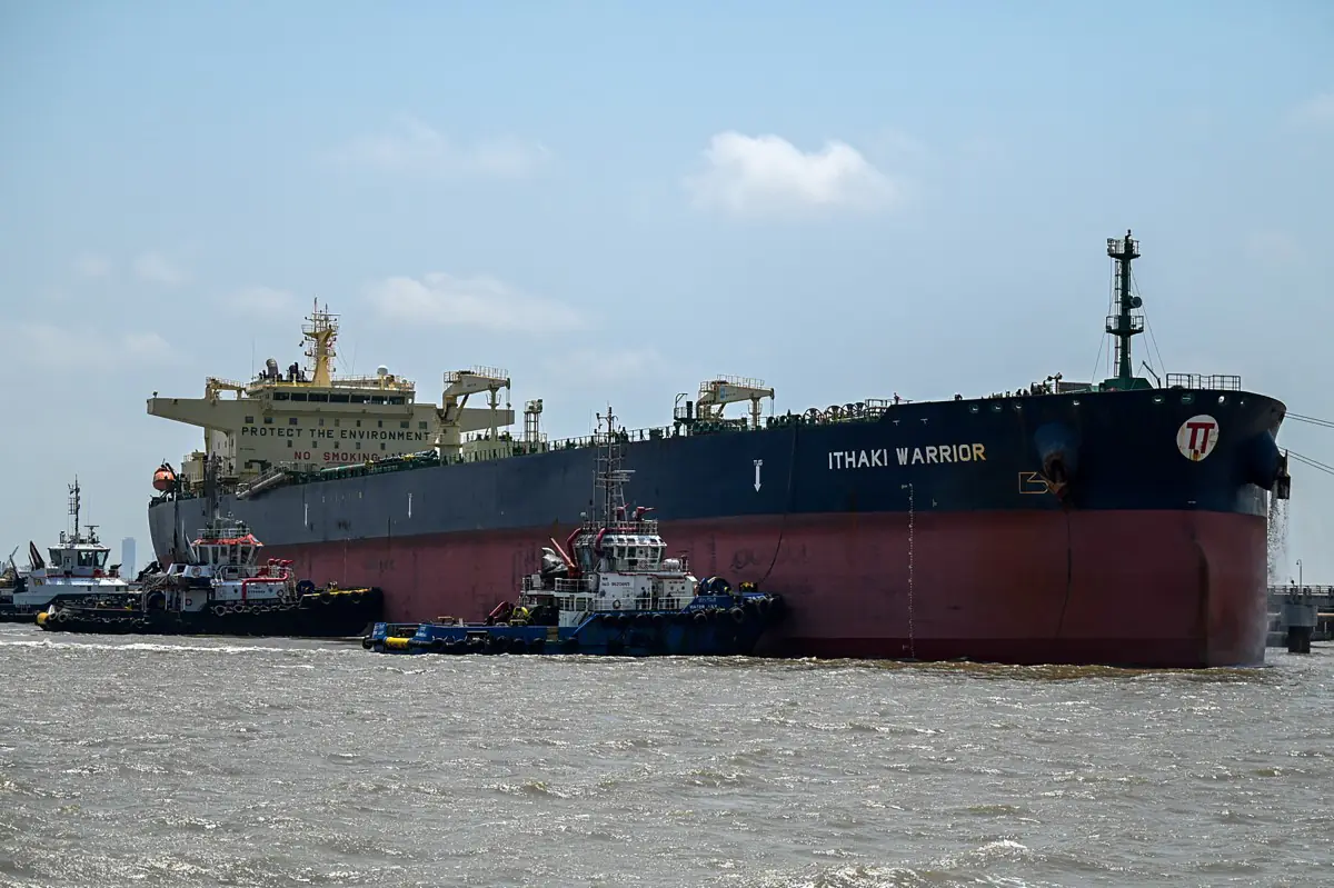 El petrolero Ithaki Warrior, con bandera griega/AFP