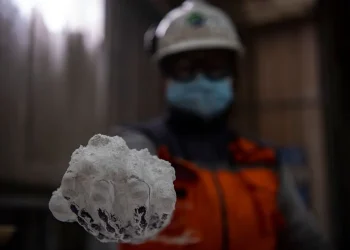 El avance de China en el litio profundiza modelo extractivo en la región, advierte CICDHA