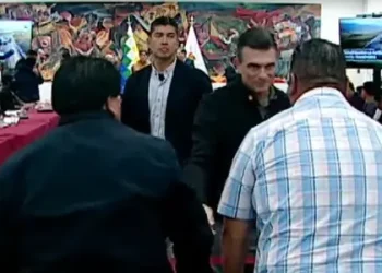 El presidente Paz se suma a la reunión clave con los choferes