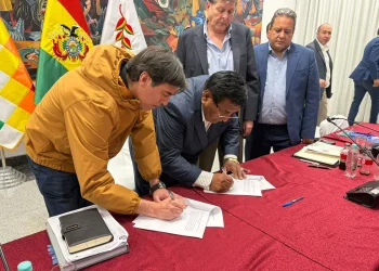 Choferes anuncian acuerdo con el Gobierno y suspenden medidas de presión