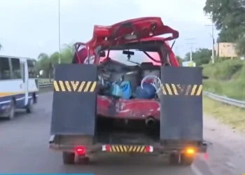El vehículo más afectado fue retirado por una grúa/Captura de pantalla