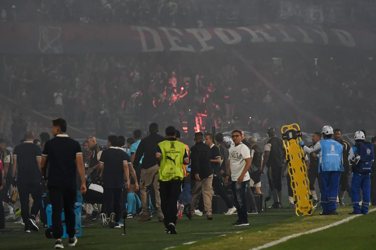 Conmebol cancela partido Medellín-Flamengo por disturbios en estadio