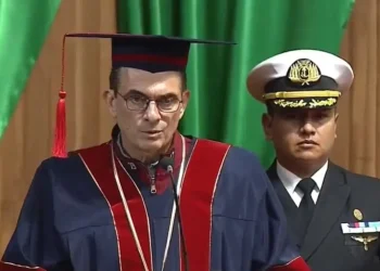 UPEA distingue a Rodrigo Paz con doctorado honoris causa