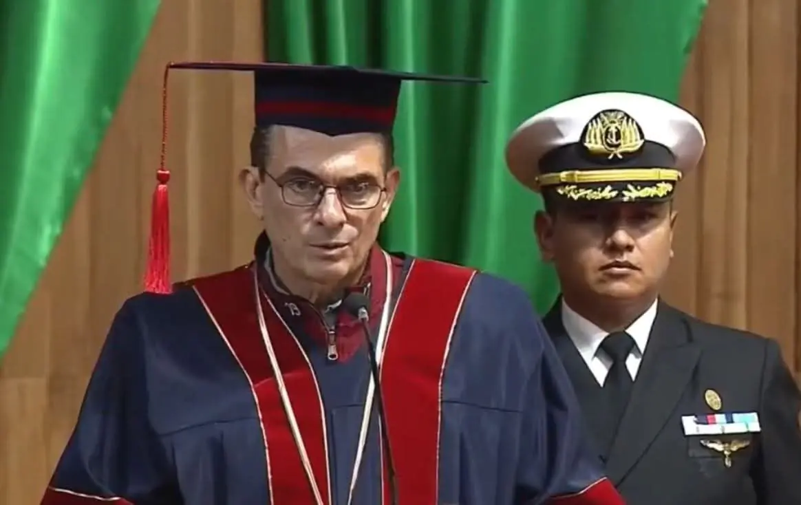 UPEA distingue a Rodrigo Paz con doctorado honoris causa
