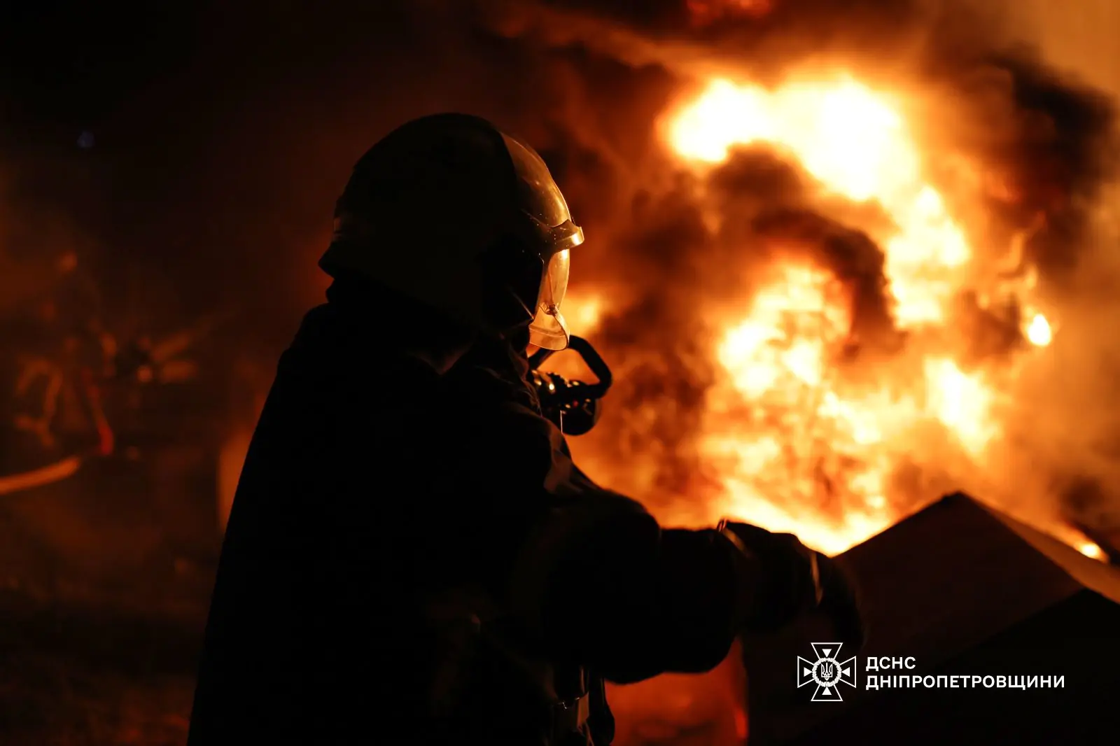 Grupos de bomberos de Ucrania combaten las llamas/Volodimir Zelenski