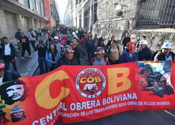 Marcha de la COB recorre el centro paceño y ratifica paro movilizado indefinido