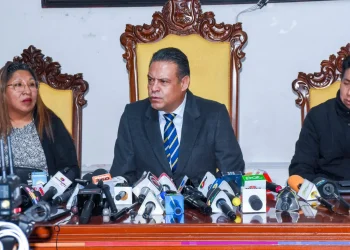 Revilla insiste en el diálogo ante la crisis en Caranavi