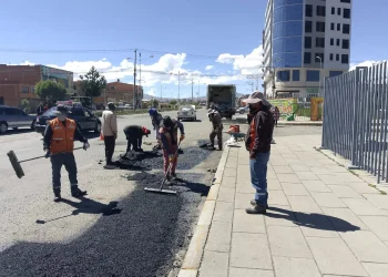 Roca inicia bacheo masivo en calles de la ciudad de El Alto