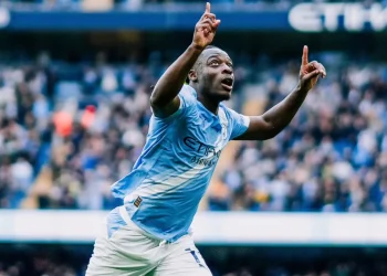 El City cumple ante el Brentford y mete presión al Arsenal