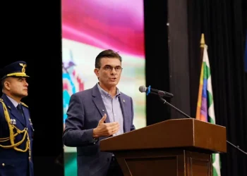 Paz anuncia una comisión para reformar parcialmente la Constitución